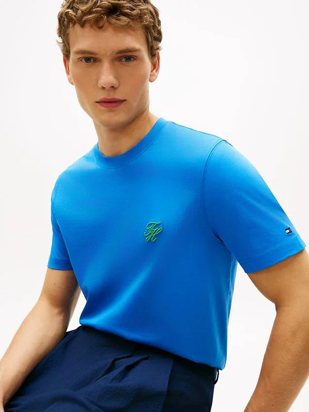 Camiseta con monograma bordado Camiseta con monograma bordado