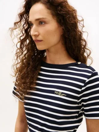 Camiseta de algodón interlock con botones dorados