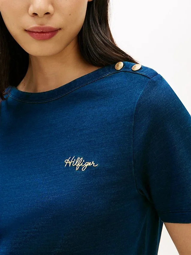 Camiseta de algodón interlock con botones dorados Camiseta de algodón interlock con botones dorados