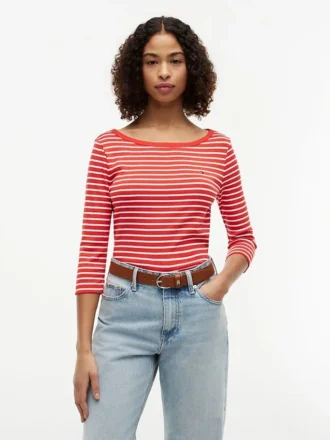 Camiseta de corte ajustado con cuello barco