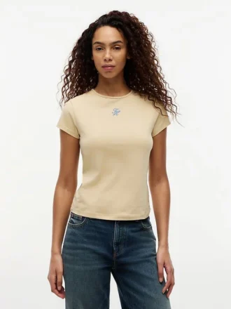 Camiseta de corte ajustado con monograma
