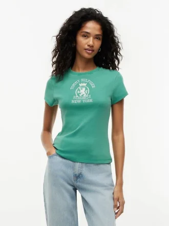 Camiseta de corte entallado con logotipo Crest teñida en prenda