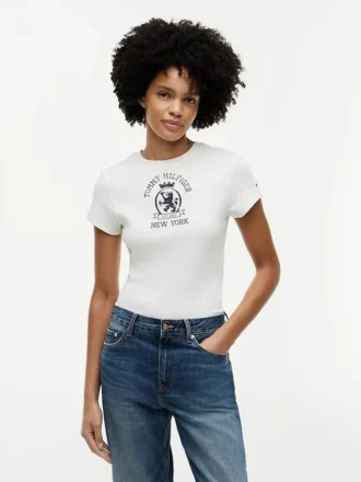 Camiseta de corte entallado con logotipo Crest teñida en prenda