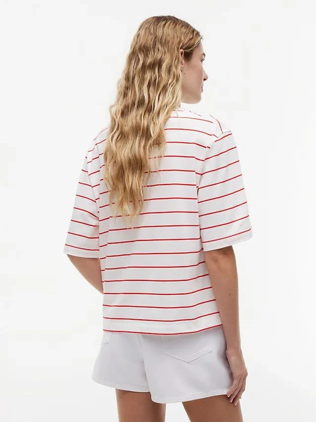 Camiseta de corte holgado con logotipo bordado
