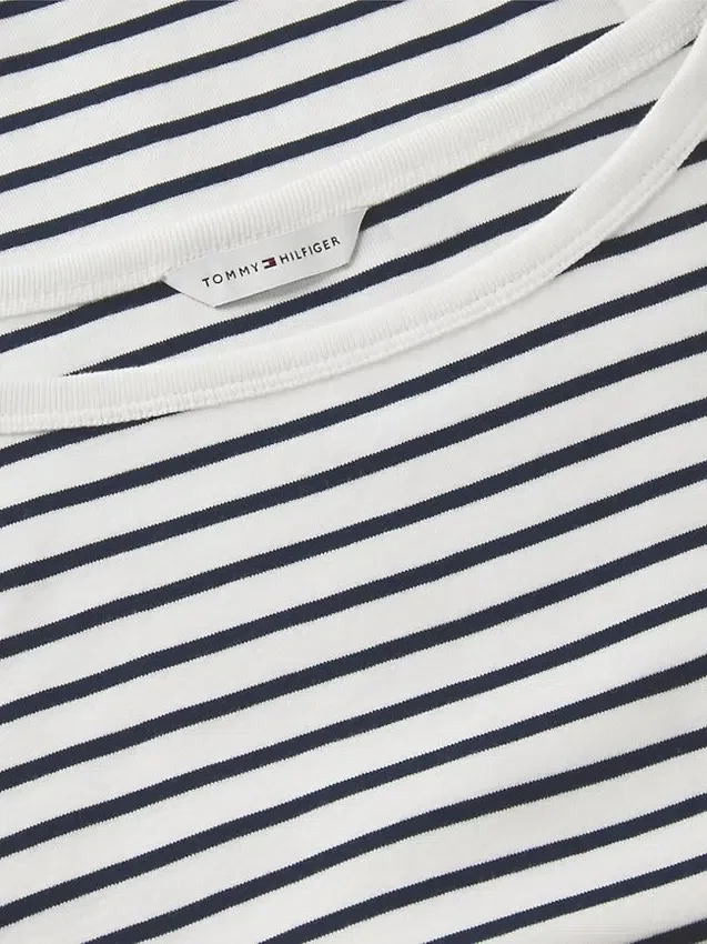 Camiseta de cuello barco de corte entallado Camiseta de cuello barco de corte entallado