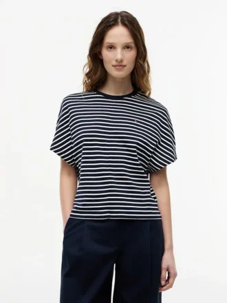 Camiseta de cuello redondo con mangas murciélago