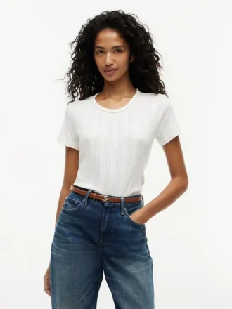 Camiseta de cuello redondo con punto calado y corte entallado