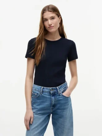 Camiseta de cuello redondo con punto calado y corte entallado