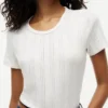 Camiseta de cuello redondo con punto calado y corte entallado