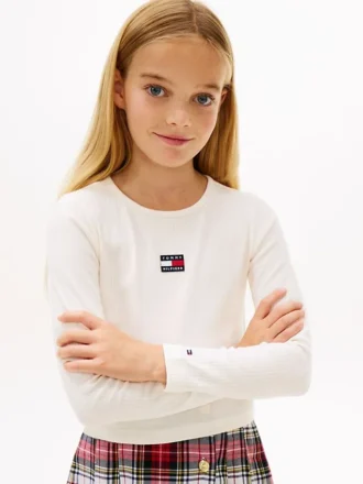 Camiseta de manga larga con insignia y canalé para niña