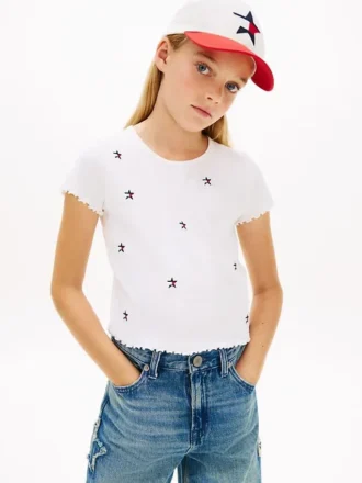 Camiseta de niño con estrellas bordadas y canalé