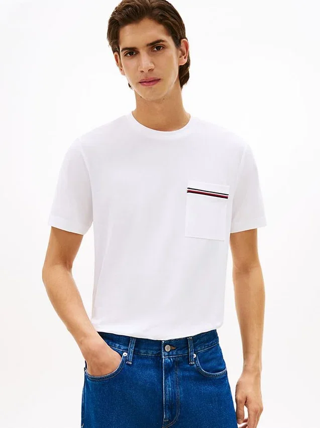 Camiseta de piqué con bolsillo y rayas emblemáticas Camiseta de piqué con bolsillo y rayas emblemáticas