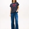 Camiseta de rayas con logotipo en arco y mangas dolman