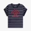 Camiseta de rayas con logotipo en arco y mangas dolman