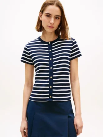 Camiseta entallada con botones