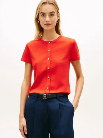 Camiseta entallada con botones