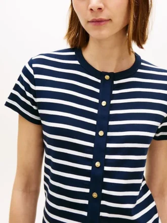 Camiseta entallada con botones