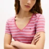 Camiseta Favorite de cuello en V a rayas