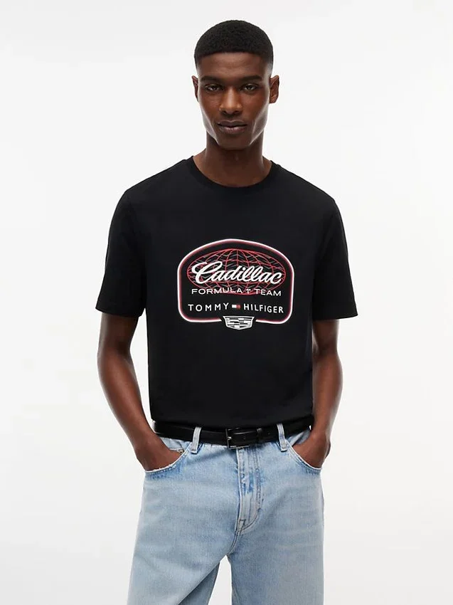 Camiseta Globe de Tommy x Cadillac F1® Team Camiseta Globe de Tommy x Cadillac F1® Team