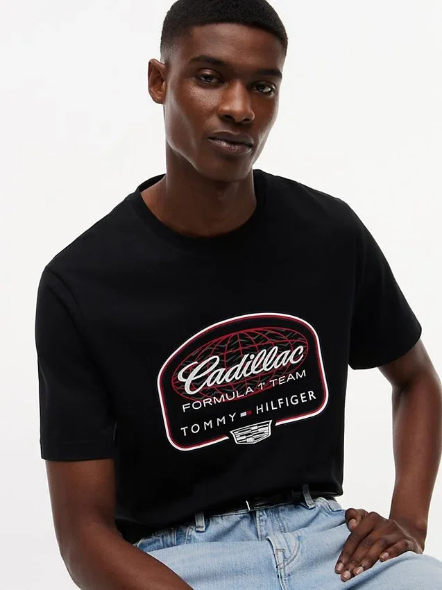 Camiseta Globe de Tommy x Cadillac F1® Team Camiseta Globe de Tommy x Cadillac F1® Team