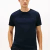 Camiseta gruesa con logotipo en tono a tono Camiseta gruesa con logotipo en tono a tono