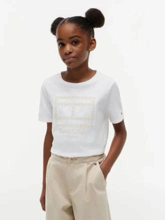 Camiseta infantil con bandera floral