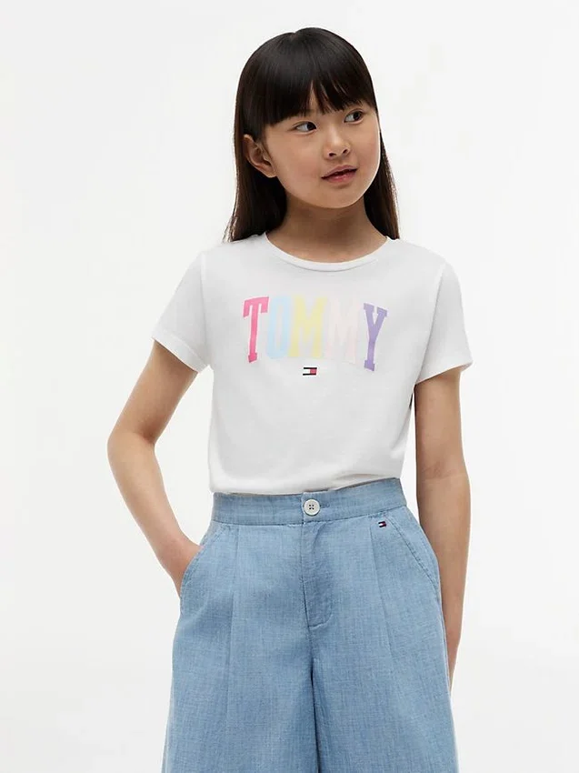 Camiseta infantil con el logotipo de Tommy Camiseta infantil con el logotipo de Tommy