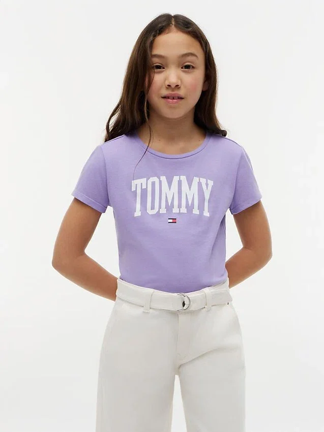 Camiseta infantil con el logotipo de Tommy Camiseta infantil con el logotipo de Tommy