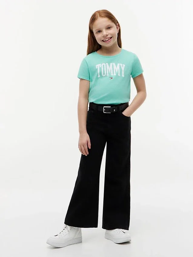 Camiseta infantil con el logotipo de Tommy Camiseta infantil con el logotipo de Tommy