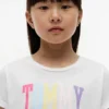 Camiseta infantil con el logotipo de Tommy Camiseta infantil con el logotipo de Tommy