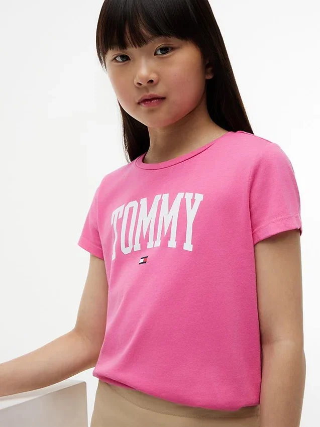 Camiseta infantil con el logotipo de Tommy Camiseta infantil con el logotipo de Tommy