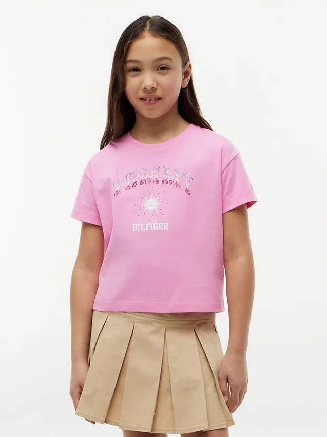 Camiseta infantil con el logotipo de Tommy y pedrería Camiseta infantil con el logotipo de Tommy y pedrería