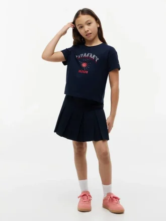 Camiseta infantil con el logotipo de Tommy y pedrería