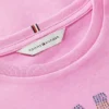 Camiseta infantil con el logotipo de Tommy y pedrería Camiseta infantil con el logotipo de Tommy y pedrería