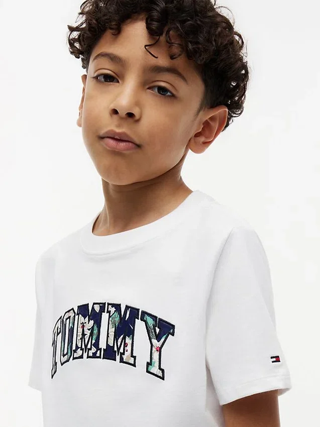 Camiseta infantil con el logotipo floral de Tommy Camiseta infantil con el logotipo floral de Tommy