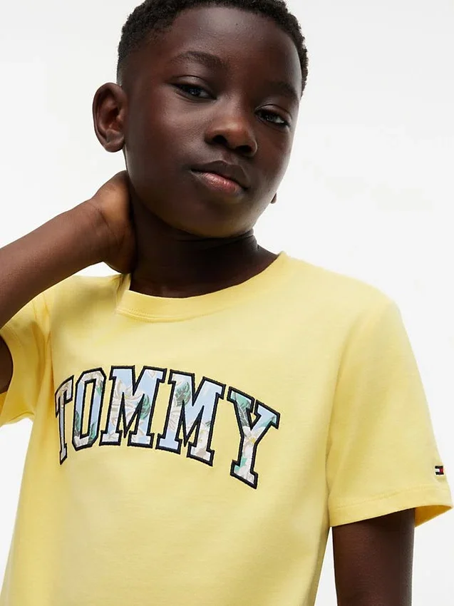 Camiseta infantil con el logotipo floral de Tommy Camiseta infantil con el logotipo floral de Tommy