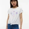 Camiseta infantil con lazo delantero y concha Camiseta infantil con lazo delantero y concha