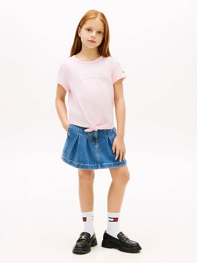 Camiseta infantil con lazo delantero y logotipo de Hilfiger Camiseta infantil con lazo delantero y logotipo de Hilfiger