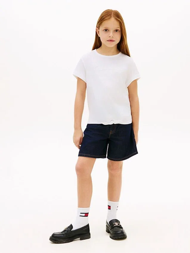 Camiseta infantil con lazo delantero y logotipo de Hilfiger Camiseta infantil con lazo delantero y logotipo de Hilfiger