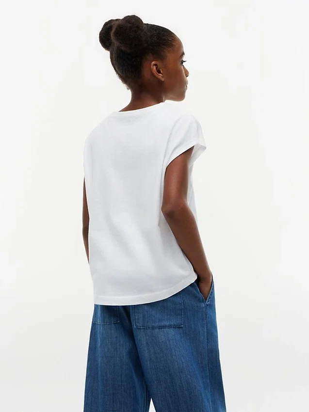 Camiseta infantil con logo floral de lentejuelas Camiseta infantil con logo floral de lentejuelas