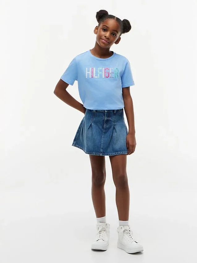 Camiseta infantil con logo Hilfiger de lentejuelas Camiseta infantil con logo Hilfiger de lentejuelas