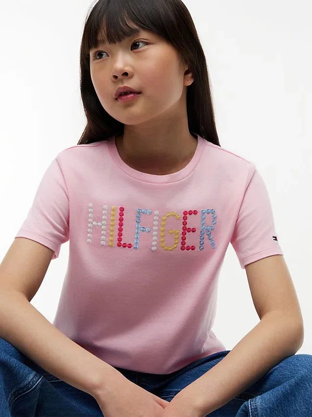 Camiseta infantil con logo Hilfiger de lentejuelas Camiseta infantil con logo Hilfiger de lentejuelas