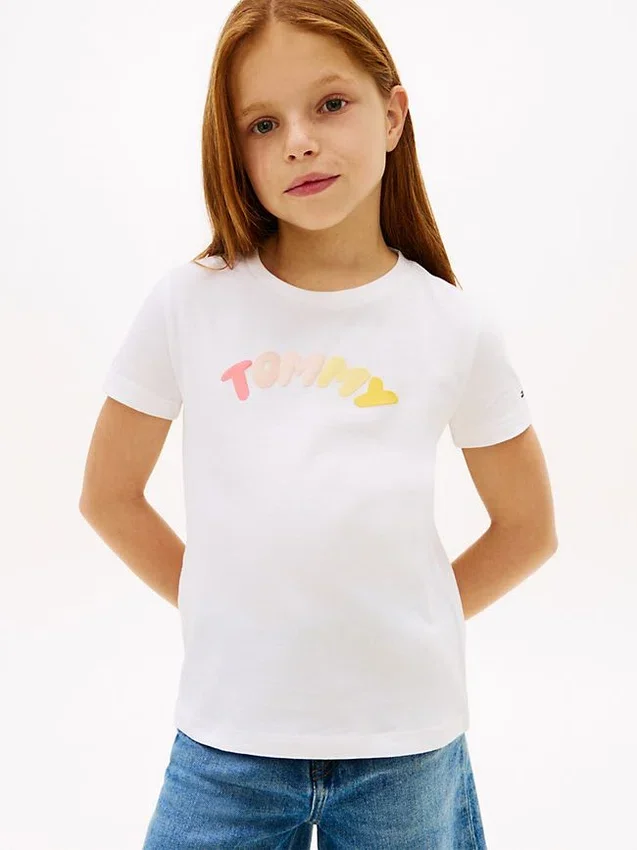 Camiseta infantil con logo multicolor en relieve Camiseta infantil con logo multicolor en relieve