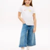 Camiseta infantil con logo multicolor en relieve Camiseta infantil con logo multicolor en relieve