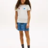 Camiseta infantil con logo multicolor en relieve Camiseta infantil con logo multicolor en relieve