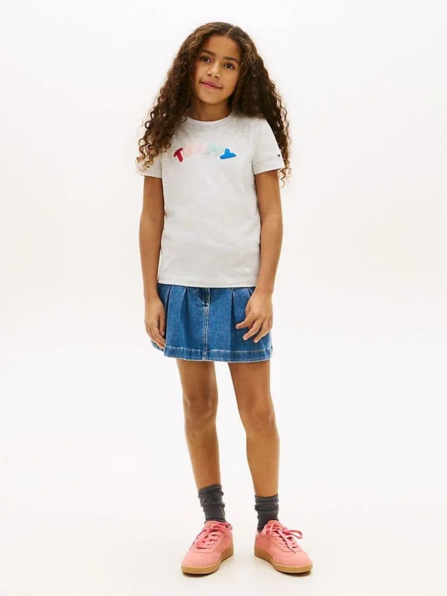Camiseta infantil con logo multicolor en relieve Camiseta infantil con logo multicolor en relieve