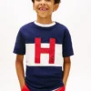 Camiseta infantil con logo náutico en bloques de color Camiseta infantil con logo náutico en bloques de color