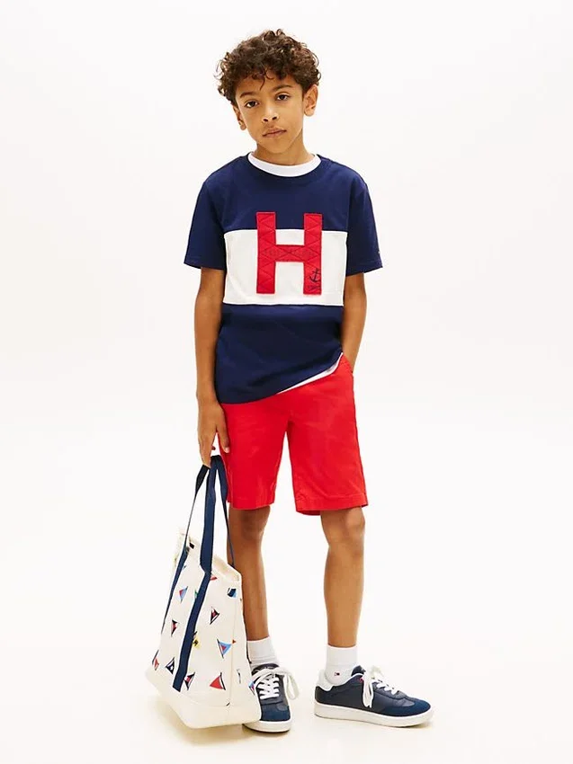 Camiseta infantil con logo náutico en bloques de color Camiseta infantil con logo náutico en bloques de color