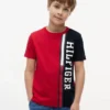 Camiseta infantil con logo y bloques de color verticales Camiseta infantil con logo y bloques de color verticales