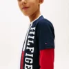 Camiseta infantil con logo y bloques de color verticales Camiseta infantil con logo y bloques de color verticales